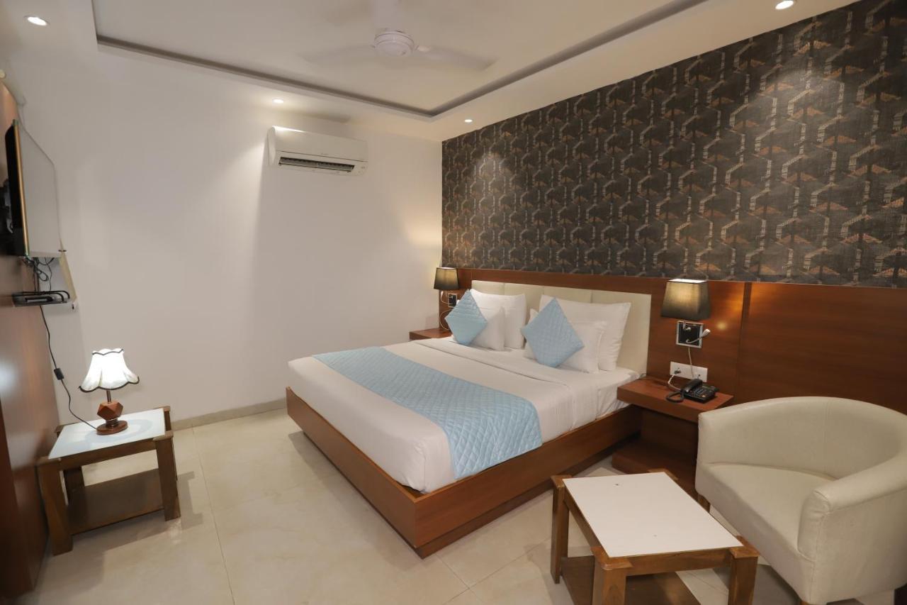 Nh Skye Suites New Delhi Exterior photo