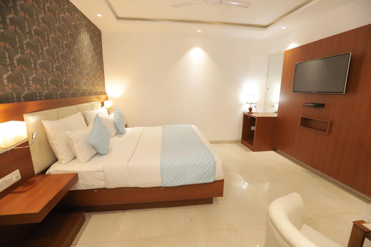 Nh Skye Suites New Delhi Exterior photo